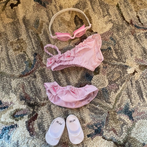AMERICAN GIRL DOLL!! INCLUDES HANDMADE SWIMSUIT, SHOES, AND GOGGLES!! $49 - Picture 6 of 6